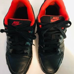 Nike Women’s Ruckus Low Tennis Athletic Shoes 8.5